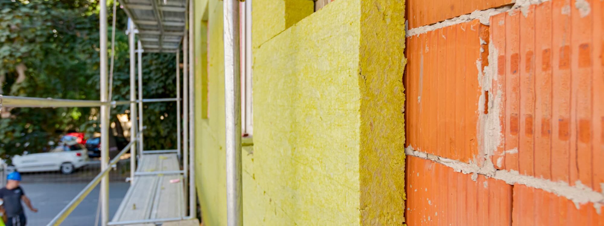 ISOLATION_EXTERIEURE_LAINE_RICHE_VERRE 2000X750 | Yasart Quelle est la différence entre la laine de verre et la laine de roche pour une isolation extérieure ? Erstein